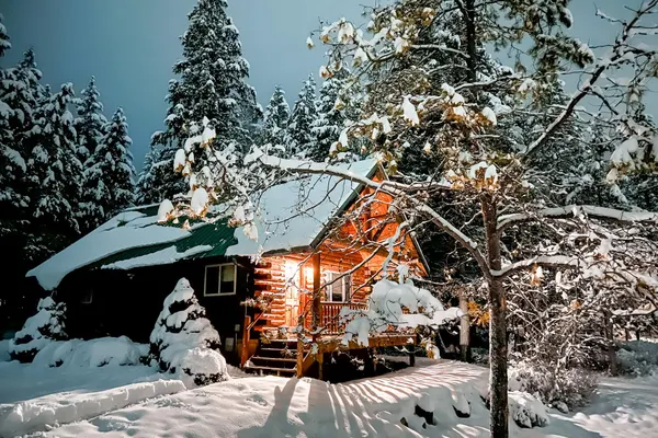 Photo 1 - Cozy log cabin with fireplace and jacuzzi tub, close to skiing