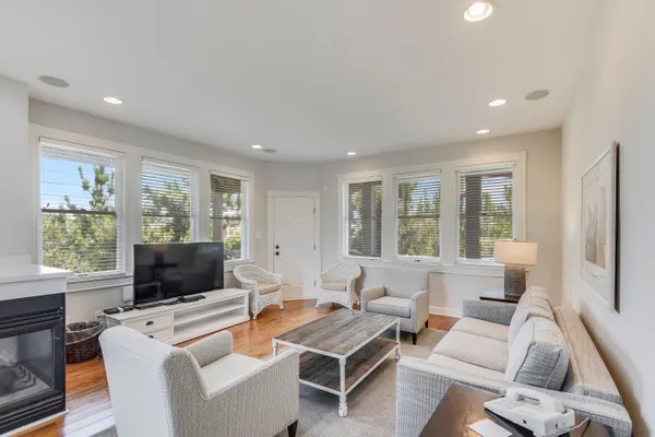 Photo 1 - VH | Swan | 3BR