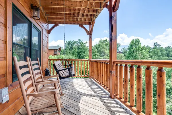 Photo 1 - 4 Bedroom Cabin for 14
