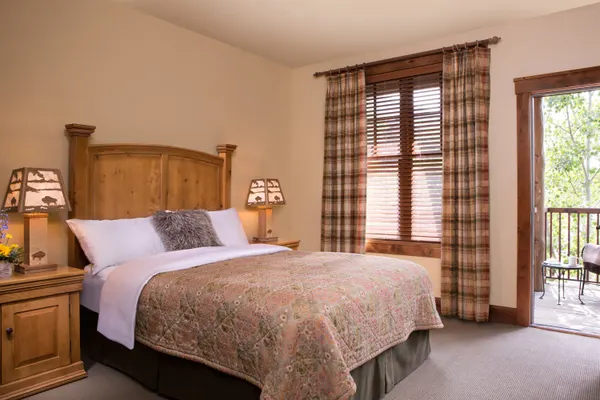 Photo 1 - Luxury 1 Bedroom Parlor Suite Condo
