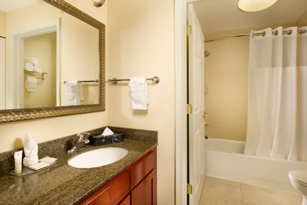 Photo 1 - 2 Bedroom Suite 1 Queen 2 Dbl Nonsmoking