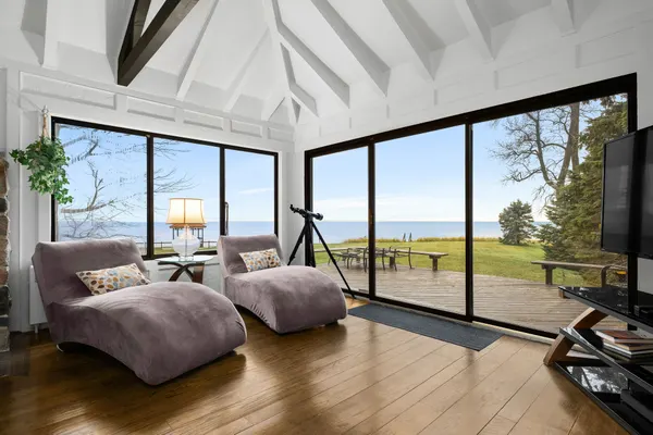 Photo 1 - XXX 3 Bed + 2.5 Bath House Norton