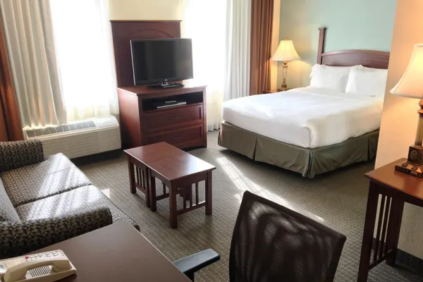 Photo 1 - 1 Queen Bed Studio Suite Nonsmoking