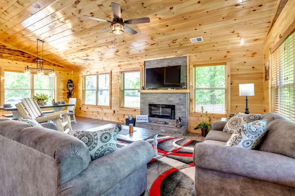 Photo 1 - 2 Bedroom Cabin