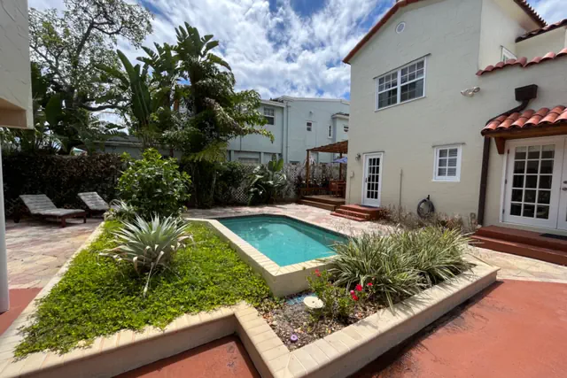 Photo 1 - Luxurious 5-Bedroom House with Pool & Beach Access in West Palm Beach