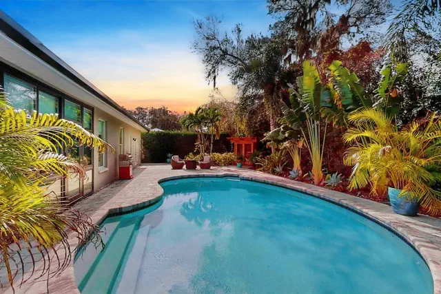 Photo 1 - Luxury Pool Home in Riverview Tampa
