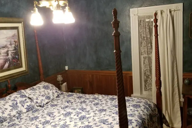 Photo 1 - Historic Victorian Inn - Blue Room (KP117Blue)