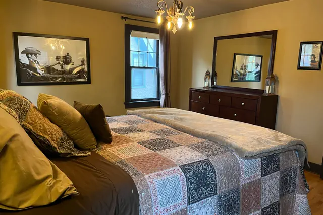 Photo 1 - Historic Twin Tudors Inn Southeast Room (KP1400SE)