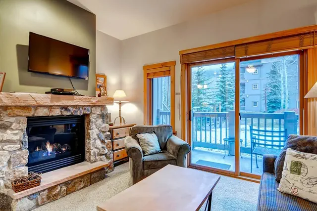 Photo 1 - Studio Condo next to slopes! Sleeps 4. Kids ski free!