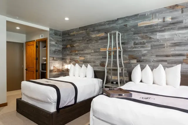 Photo 1 - Hotel Room - Silver Baron Lodge
