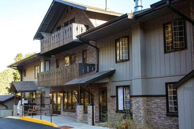 Photo 1 - Fawn Valley Inn: 101