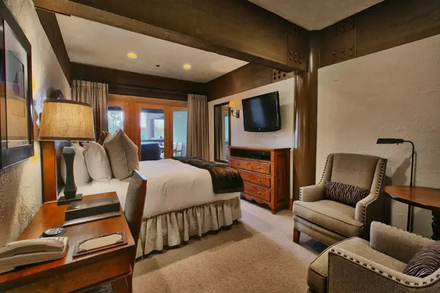 Photo 1 - Deluxe King Room with Hot Tub