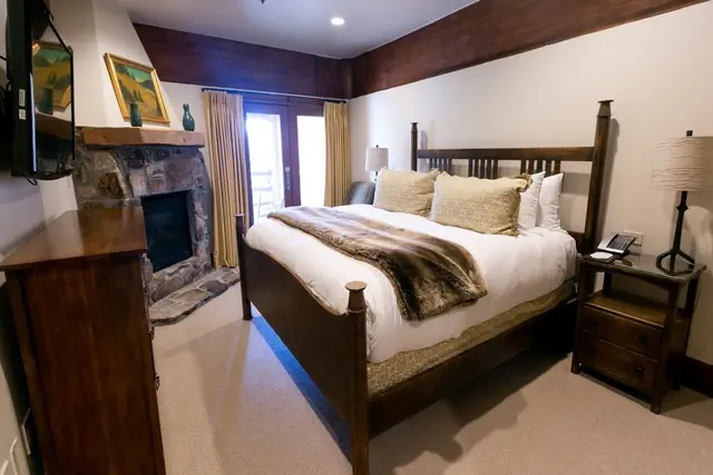 Photo 1 - Deluxe King Room with Fireplace