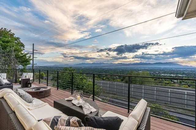 Photo 1 - Millcreek Luxe SKI-Villa: Scenic Fun & Games+View