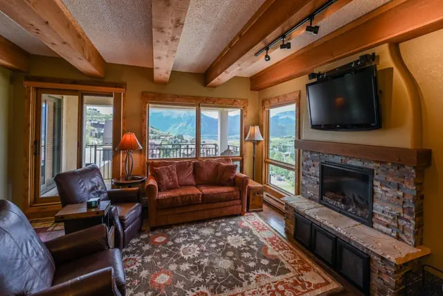 Photo 1 - 5th Floor 2BD/2BA Condo with Magnificent Views