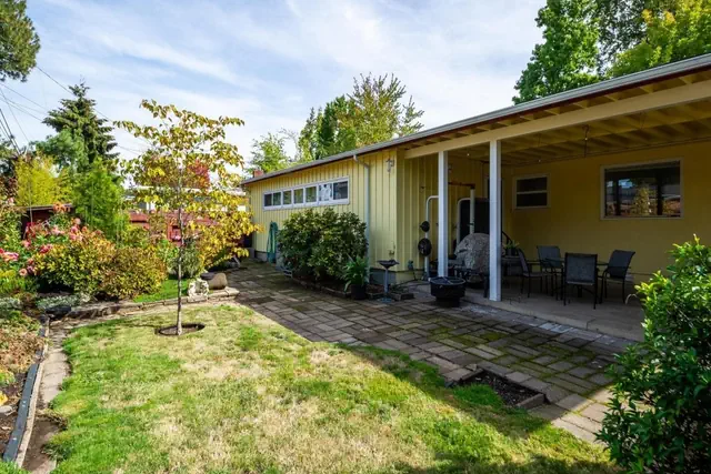 Photo 1 - Sunflower Studio - 7 Minutes to UO & 4 Minutes to Downtown