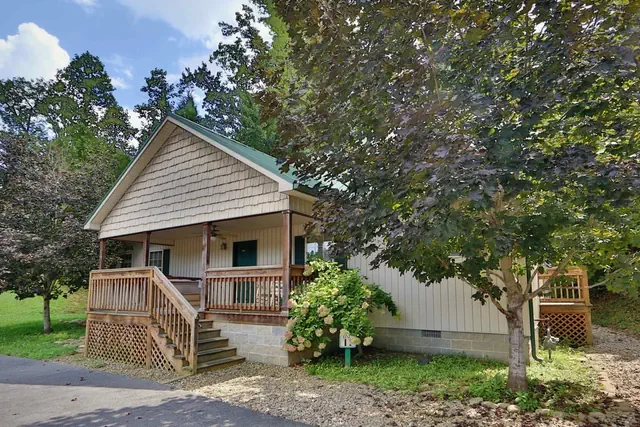 Photo 1 - Homey Chalet perfect for your Mountain Retreat