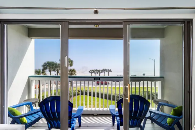Photo 1 - Sandy Seashore Solace (Casa Del Mar #303)