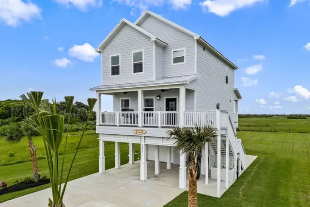 Photo 1 - Captain’s Quarters | Sunset Views & 5 Min to Beach