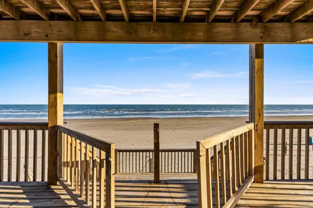 Photo 1 - 'Horizon Haven' - Beachfront Escape!