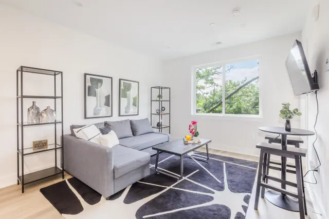 Photo 1 - Modern 1BR Suite, Fully Equipped & Great Location