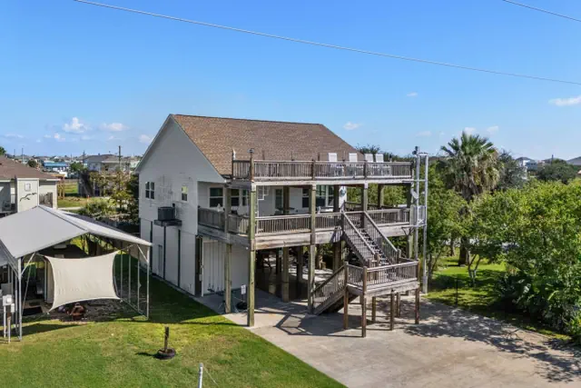 Photo 1 - Central 2BR/2BA, Easy Beach Access, Sleeps 10