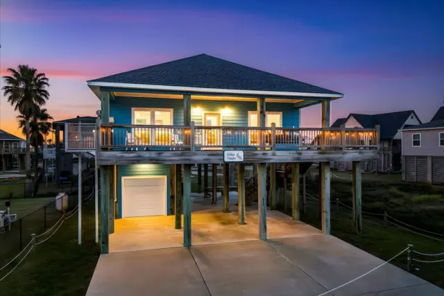Photo 1 - 3 Bd/2 Bth, Walkable to the Beach, Villa Verdie
