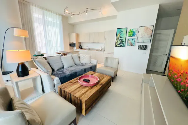Photo 1 - Incredible One Bedroom Apartment Ocean Front