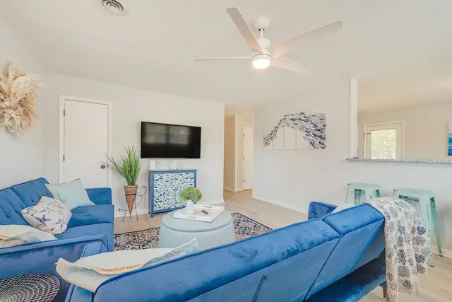 Photo 1 - Buckroe Bungalow · #Buckroe Bungalow ~Escape to the Beach 2mins Away!