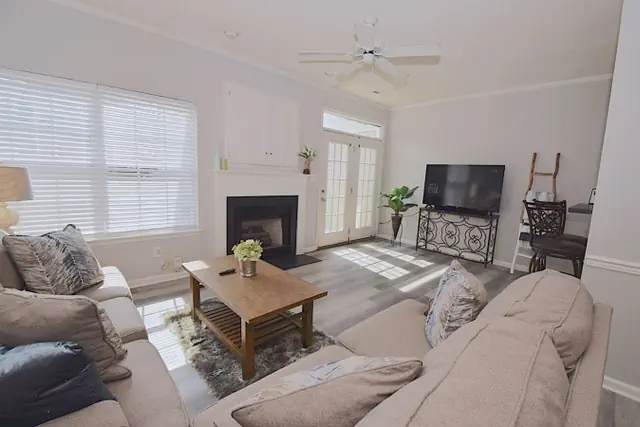 Photo 1 - ♥️Coastal Getaway♥️~Large Clean-n-Cozy 3Bdrm Home