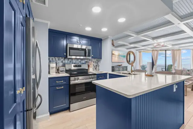 Photo 1 - Completely Renovated Penthouse Condo! Free Beach Chair Service