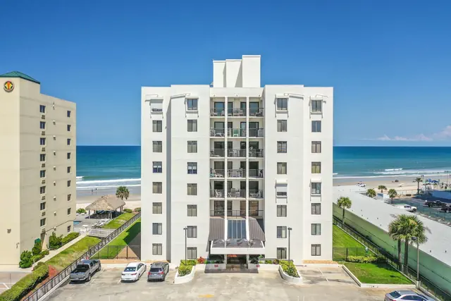 Photo 1 - Sandpoint Beachfront Ocean Condo with Heated Pool