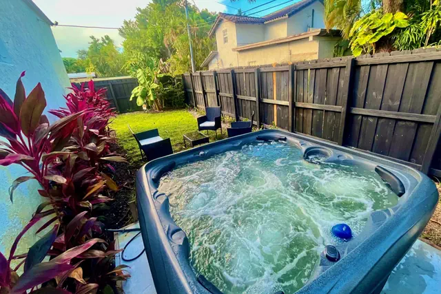 Photo 1 - Bahama Mama 2/1 in Las Olas & Holiday Park with Hot Tub!