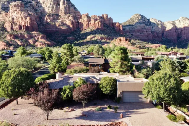 Photo 1 - Luxury Home- outdoor sauna views and nearby trails