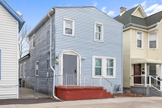 Photo 1 - 5BR Pet-Friendly Home – Sleeps 10, Buffalo NY