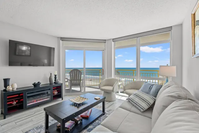 Photo 1 - Bay Watch Resort 512
