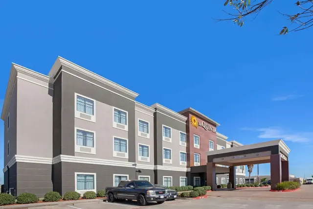 Photo 1 - La Quinta Inn & Suites By Wyndham Houston Pasadena North