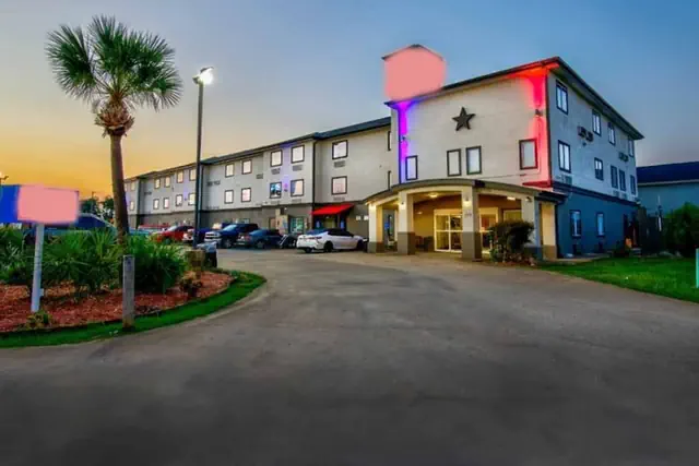 Photo 1 - Oyo Townhouse Sulphur,LA Extended Stay I-10