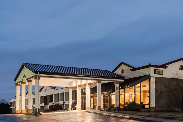 Photo 1 - Red Roof Inn & Suites Mt Holly - McGuire AFB