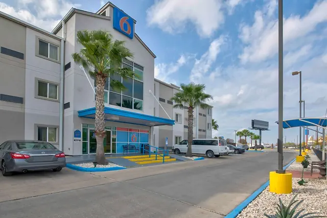 Photo 1 - Motel 6 Eagle Pass, TX - Lakeside