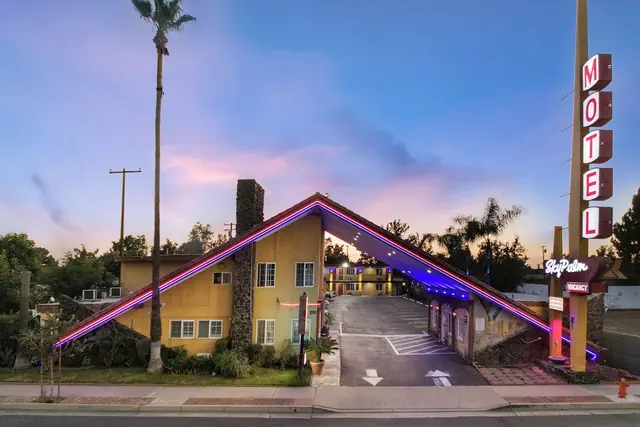 Photo 1 - Sky Palm Motel