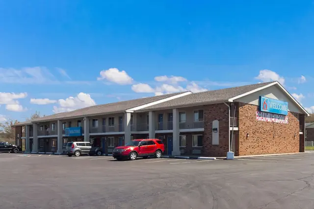 Photo 1 - Motel 6 Youngstown, OH