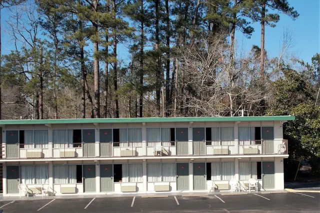 Photo 1 - Econo Lodge Conway Central