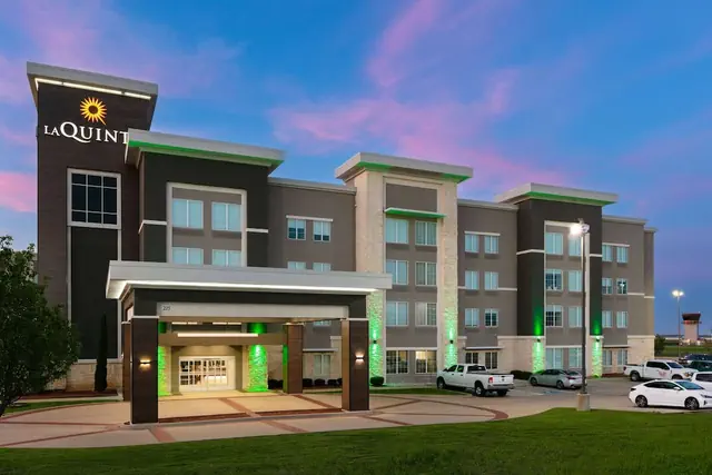Photo 1 - La Quinta Inn & Suites by Wyndham Ft. Worth - Burleson