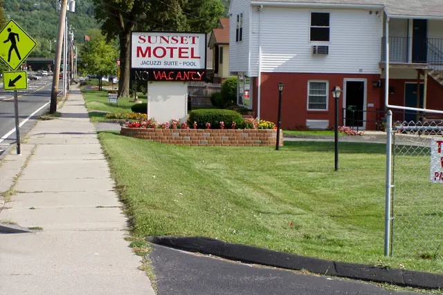 Photo 1 - Sunset Inn