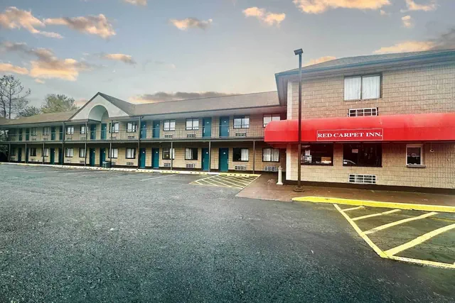 Photo 1 - Red Carpet Inn Norwalk