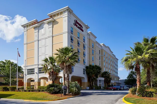 Photo 1 - Hampton Inn & Suites Savannah/Midtown