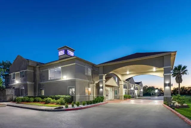 Photo 1 - Baymont by Wyndham Texas City
