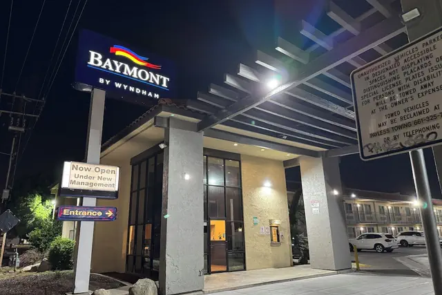 Photo 1 - Baymont by Wyndham Bakersfield