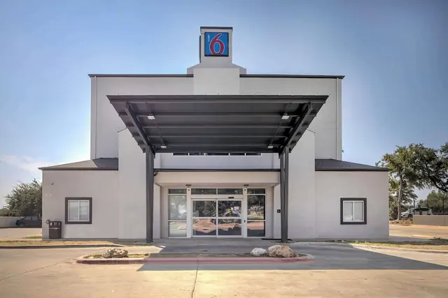 Photo 1 - Motel 6 Cedar Park, TX
